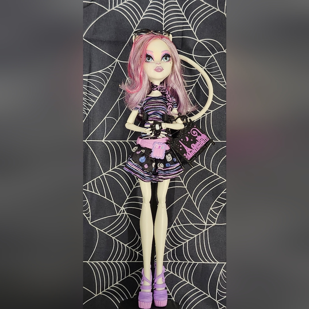 Catrine DeMew - Scaris City Of Frights - Monster High - Mattel - 2012 - Complete